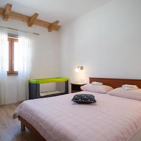 House Lena - 800 M From The Sea 아파트