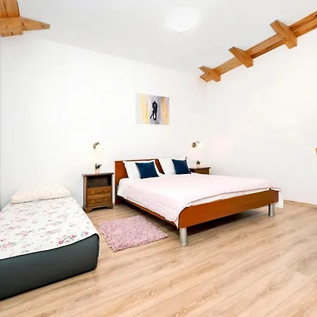 아파트 House Lena - 800 M From The Sea