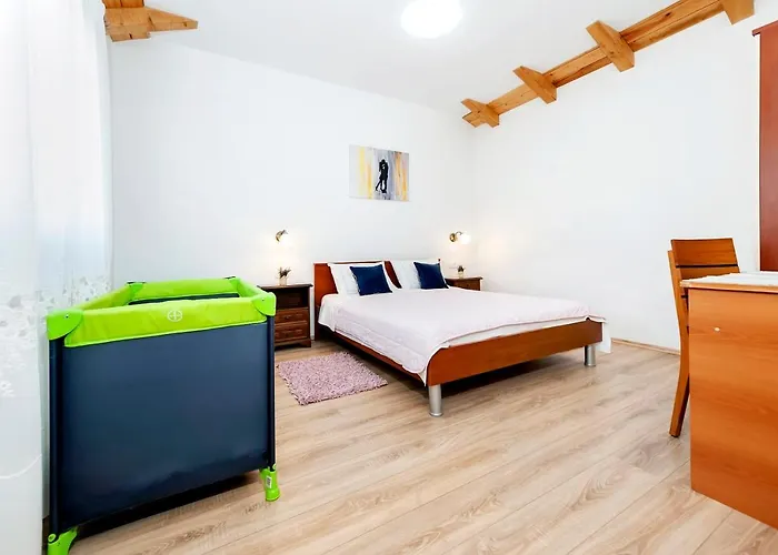 아파트 House Lena - 800 M From The Sea 로비니