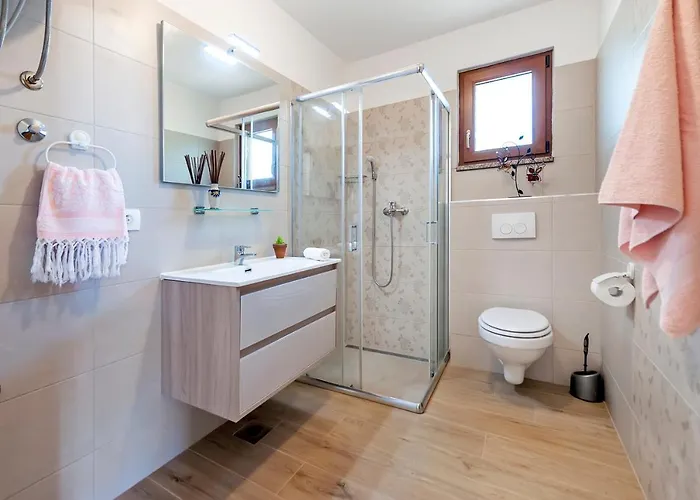 House Lena - 800 M From The Sea 아파트 로비니