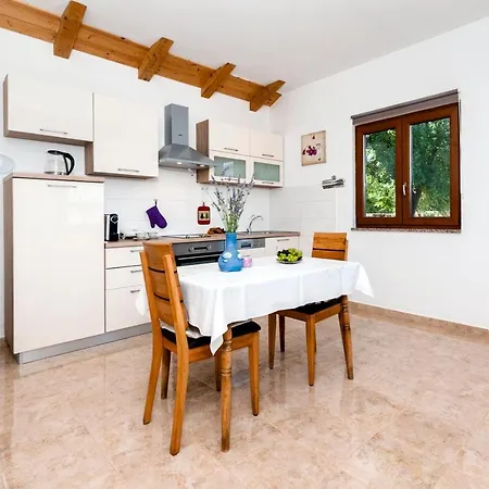 House Lena - 800 M From The Sea ロヴィニ