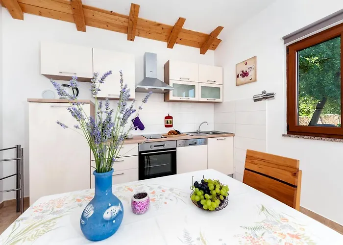 Appartement House Lena - 800 M From The Sea